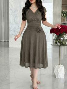 Feyla Gaun Wanita Model V-Neck dengan Lengan Pendek Tumpang Tindih dan Motif Bunga 3D di Pinggang - Olive Green - View 2