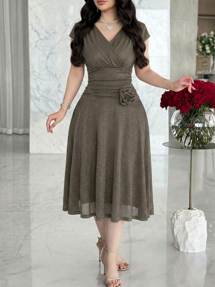 Feyla Gaun Wanita Model V-Neck dengan Lengan Pendek Tumpang Tindih dan Motif Bunga 3D di Pinggang