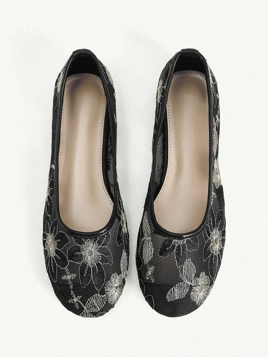 CUCCOO CHICEST 花卉刺繡圓頭平底鞋 透視網紗低鞋面 通勤約會氣質女鞋 - 黑色 - 查看 1
