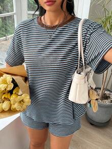 SHEIN EZwear 大尺碼女款圓領條紋短袖上衣與短褲休閒兩件套 - 藍色 - 查看 2