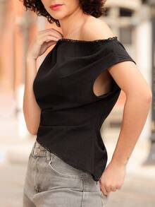 Xuxu's by Gio T-shirt blanc asymétrique ajusté pour femmes,Top d'été T-shirt col bateau Top femme Top unilatéral pour femmes Blouses pour femmes Nouveau T-shirt Off The Black - Noir - Voir 4