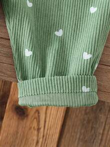 SHEIN 女嬰幼兒 0-3 歲 春/秋 心形印花 綠色燈芯絨吊帶褲套裝 胸前口袋 休閒可愛 拍照穿搭 - 綠色 - 查看 6