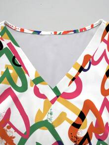 PopScrub Colorful Heart Pattern White Base Women's Nurse Uniform Top, Spring/Summer Fashion V-Neck Short Sleeve Style With Double Pocket Design And Side Slit Workwear, Cute Women's Scrub Top, Uniform - Multicolor - View 3