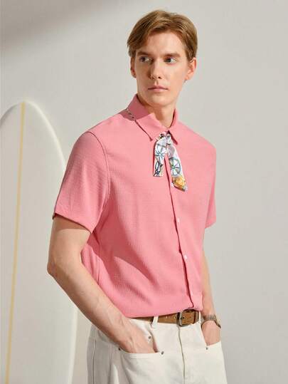 VeloEdit Pink Men Solid Button Front Shirt Old Money Ralph Summer Vacation Style Outfits For Men Gift For Boyfriend And Father's Day