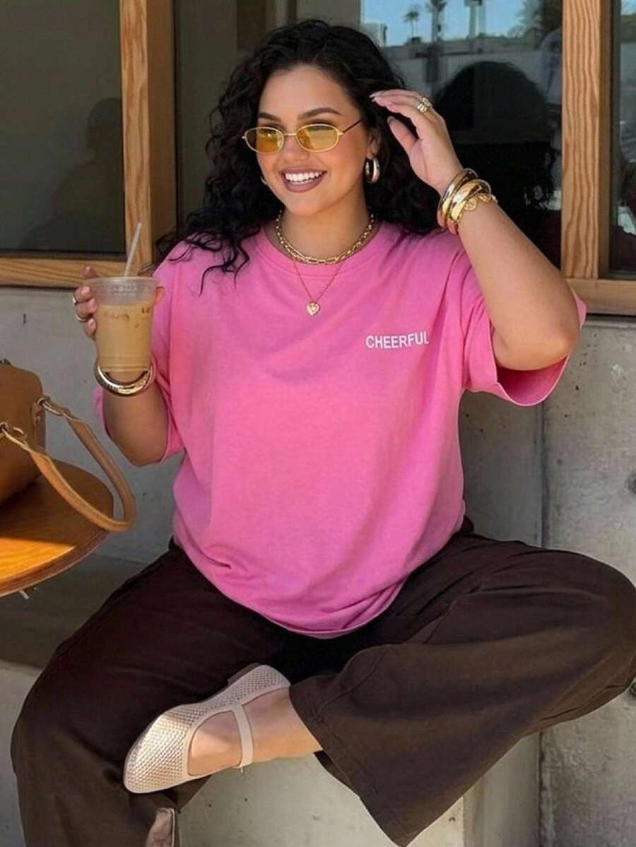 Dazy Plus Loose Fit Letter Print Round Neck Pink Short Sleeve Casual Plus Size T-Shirt, Street Style For Spring/Summer - Hot Pink - View 1