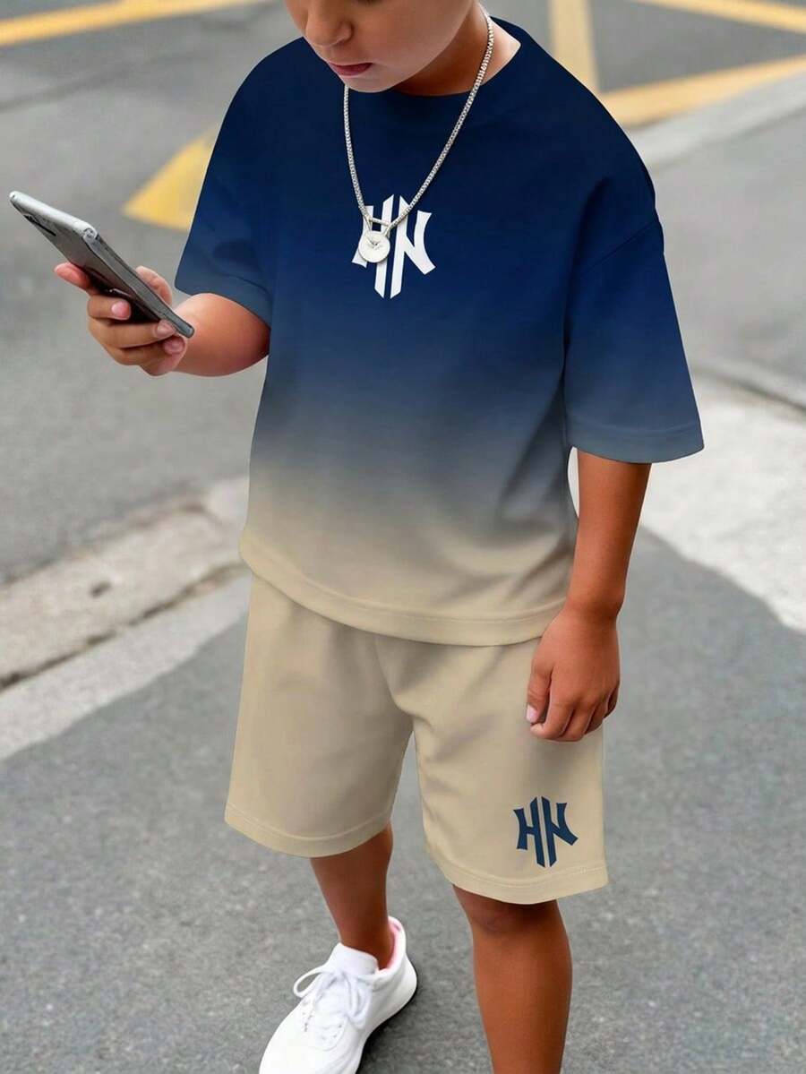 Tween Boy Casual Comfortable Fashion Minimalist Crew Neck Short Sleeve T-Shirt And Shorts Set, Classic Deep Blue Gradient Color Pattern Print, Classic Handsome Logo Pattern Print, Suitable For Vacation, Suitable For Beach - Multicolor - View 1
