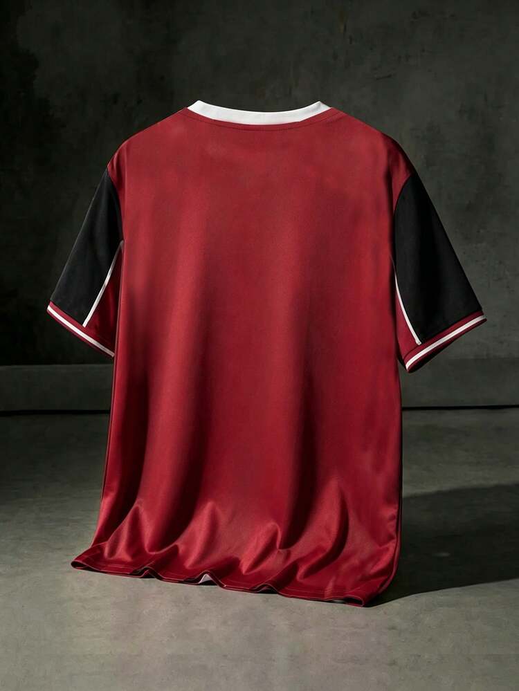 Camiseta Oversized de Futebol da Sociedade com Listras Verticais e Número 03 Estampado na Frente, Gola Careca, Manga Curta