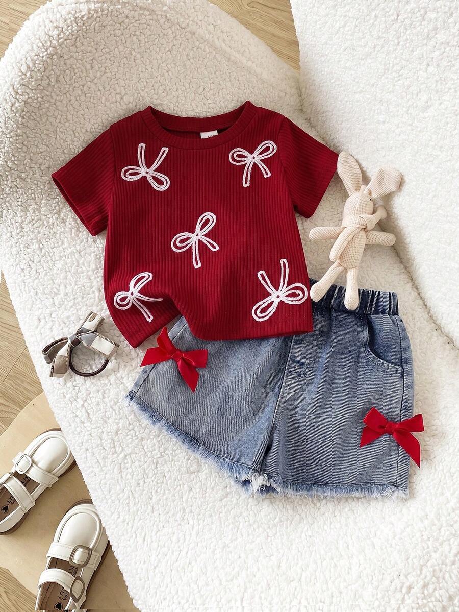 SHEIN Playful Pals 嬰兒/幼童 2件套甜美時尚潮流蝴蝶結毛巾刺繡圓領短袖紅色T恤搭配蝴蝶結裝飾牛仔短褲夏季休閒簡約T恤套裝