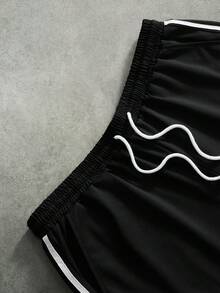 Manfinity Roghcode 男士大尺碼對比色圓領短袖T恤與短褲休閒套裝 - 黑與白 - 查看 6