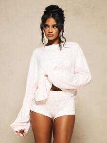 MISSGUIDED X Carli Bybel Setelan Dua Potong Sweatshirt Lengan Panjang Oversized Motif Bunga dan Celana Pendek Mini dengan Motif Bunga Mawar Kecil - Berwarna merah muda - View 2