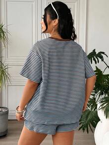 SHEIN EZwear 大尺碼女款圓領條紋短袖上衣與短褲休閒兩件套 - 藍色 - 查看 3