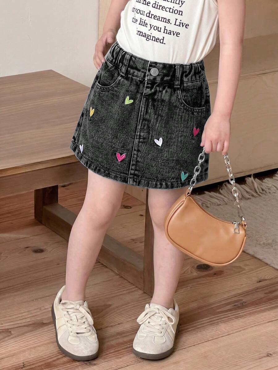 Genkimix Kids 少女牛仔裙 夏季新品 休閒可愛風 復古水洗牛仔色 繽紛愛心刺繡彈性腰頭 A字版型 親膚柔軟牛仔布 易搭配 日常穿著 適合日常、校園聚會、夏季牛仔風外出、度假氛圍 - 黑色 - 查看 1