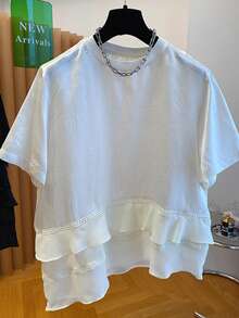 GlowEve Blus Wanita Minimalis Prancis dengan Patchwork Renda dan Hem Bergelombang serta Leher Bulat - Putih - View 7