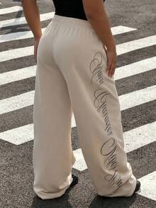Muchica 女款大尺碼杏色休閒字母印花運動長褲 - 卡其色 - 查看 2