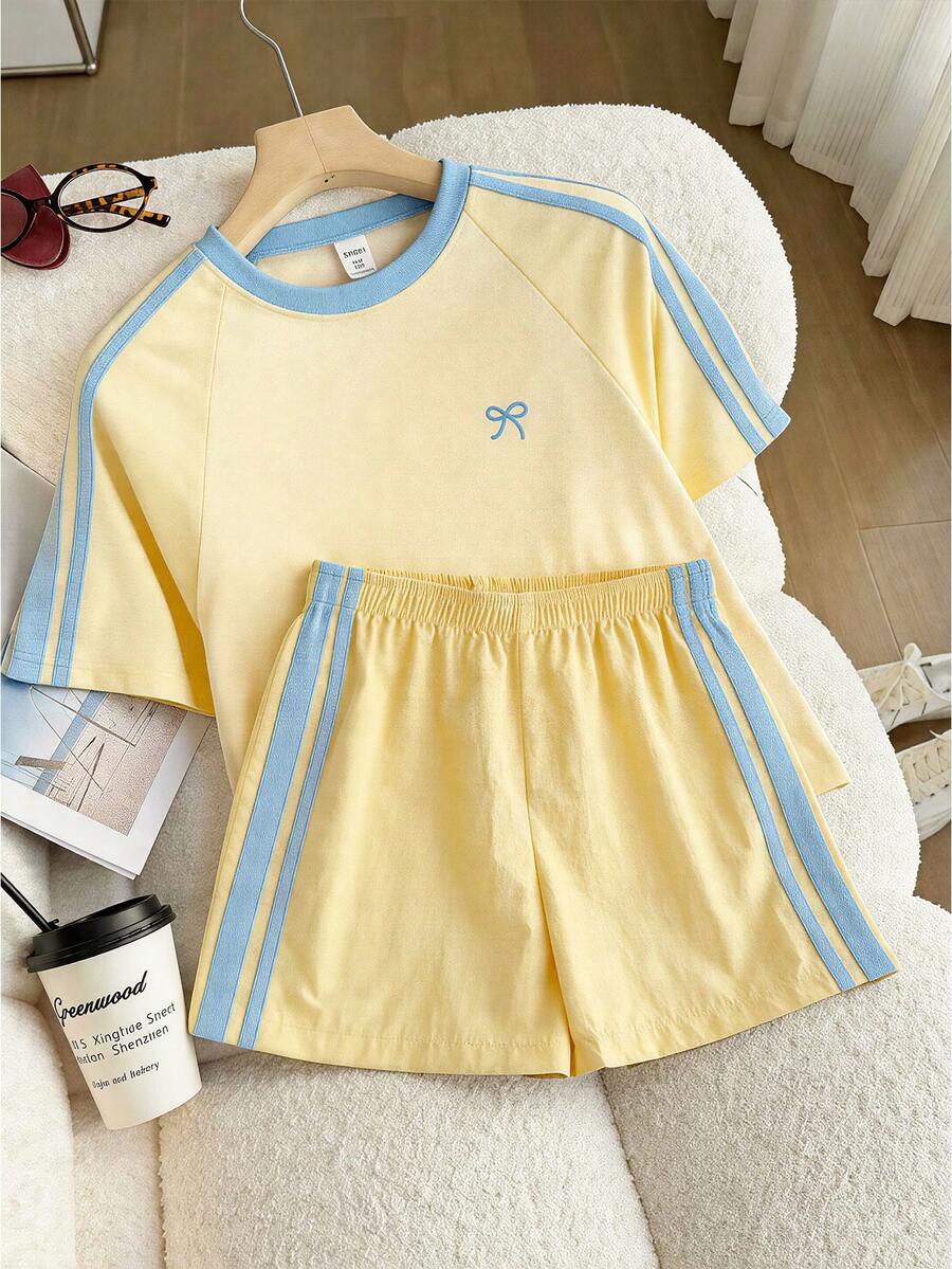 SHEIN Sparklyn 青少年女孩圓領撞色蝴蝶結印花短袖T恤與短褲休閒日常套裝 - 黃色 - 查看 1