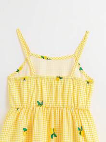 SHEIN Sparklyn 2件/組 女童夏季細肩帶洋裝：清新黃色格紋花卉 + 粉色條紋草莓蛋糕洋裝，時尚少女海灘洋裝，充滿俏皮度假氛圍 - 彩色 - 查看 4