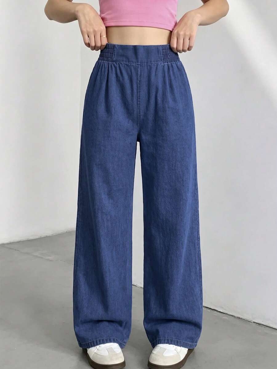 SHEIN 青少年女孩牛仔長褲,夏季新品,時尚休閒風,中藍色牛仔,彈性腰帶搭配抽褶設計,寬鬆直筒版型,輕量柔軟冰絲細棉牛仔面料,舒適親膚,時尚女孩必備,簡約休閒適合夏季穿著,百搭適用於日常拍照、購物、出遊、聚會、音樂節、度假等,2026年新品青少年女孩牛仔長褲 - 中等水洗藍 - 查看 1