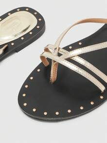 CUCCOO BIZCHIC Sandalias planas de playa con remaches cruzados para vacaciones de primavera/verano - Dorado - Ver 9