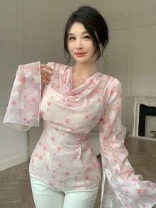 Modelyn 紋理鏤空布料不對稱領口收腰寬袖口日常優雅浪漫襯衫 花卉白色與粉色 秋冬茶會早午餐 - 粉色 - 查看 6
