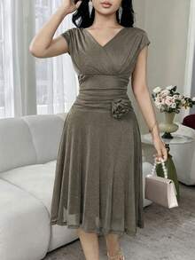 Feyla Gaun Wanita Model V-Neck dengan Lengan Pendek Tumpang Tindih dan Motif Bunga 3D di Pinggang - Olive Green - View 5