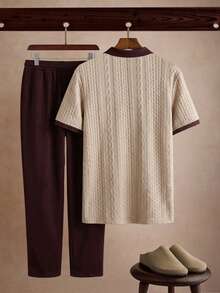 Core Aspect 男士提花針織 Polo 衫與長褲套裝，休閒穿著。刺繡 Polo 衫，拉鍊 Polo 衫，適合日常出遊、朋友聚會和輕鬆週末。INS 熱銷男士兩件套裝。男士 Polo 衫套裝，男士兩件套裝，棕色系列男士套裝，男士咖啡棕 Polo 衫套裝，包含一件純色短袖上衣和配套長褲，休閒面料。 - 彩色 - 查看 2