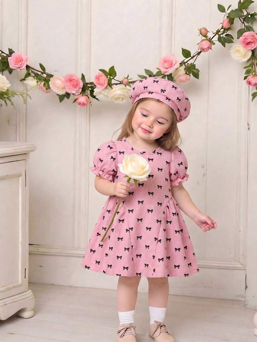 Souflis Souflis 2件組女嬰夏季可愛清新格紋雛菊印花藍色洋裝搭配貝雷帽，經典格紋印花時尚剪裁，適合嬰兒日常外出