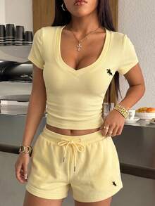 SHEIN EZwear 淡黃色刺繡針織心形領短袖上衣與抽繩腰短褲運動套裝 - 鵝黃色 - 查看 6