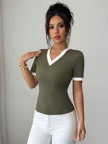 SHEIN Elenzya 女款時尚優雅撞色拼接V領短袖T恤，休閒百搭短袖上衣 - 軍綠色 - 查看 5