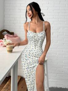 SHEIN EZwear Vestido de tirantes finos con nudo delantero, abertura lateral y estampado floral pequeño para vacaciones de mujer - Multicolor - Ver 5