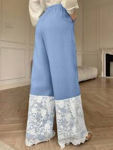 Modelyn Pantalones largos de pierna ancha con cintura elástica y patchwork de encaje para mujer, elegantes y de moda para uso casual de verano - Azul y blanco - Ver 8