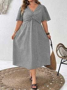 SHEIN CURVE+ فستان نسائي مقاس كبير بطبعات زهور وكسرات وأكمام قصيرة كاجوال للعطلات، ملابس نسائية صيفية - أبيض وأسود - مشاهدة 6