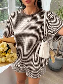SHEIN EZwear 休閒大尺碼女款條紋圓領短袖T恤與短褲兩件套 - 棕色 - 查看 3