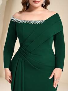 Coutiva Gaun Malam Formal Elegan Wanita Ukuran Besar dengan Hiasan Berlian Imitasi, Lengan Panjang, dan Desain Lipit (Gaya Pengerjaan Berat) - Dark Green - View 6