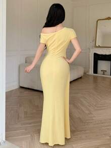 Modelyn 女款收腰修身中長洋裝，裝飾扣設計，淺黃色，適合晚餐、酒吧、派對，夏季成熟優雅風 - 淡黃色 - 查看 2