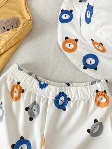 SHEIN Playful Pals Conjunto de 3 peças para bebé rapaz no verão, regata amarela da moda com gráfico de urso fofo e calções brancos com estampa digital de urso, combinados com chapéu, adequados para uso casual diário e atividades ao ar livre fáceis - Amarelo - Ver 7