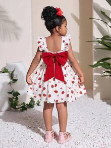 SHEIN LMoss Kids 少女草莓蝴蝶結印花細肩帶洋裝，適合春夏季度假 - 白色 - 查看 2