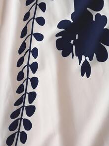 SHEIN Franclia 時尚女款散花印花裙，輕盈度假散花印花裙；彈性腰帶，扭結腰部。時尚新穎散花印花女裙，A字傘裙。 - 彩色 - 查看 4