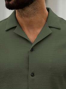 Manfinity Homme 2pcs/Set Men's Textured Bubble Short Sleeve Shirt With Color Matched Drawstring Waist Pants, Casual Suit Outfit For Going Out & Gift For Husband - Army Green - View 4