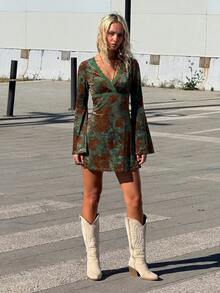 SHEIN ICON Y2K鄉村風復古女款秋季波希米亞優雅外出早午餐日常穿搭天鵝絨隨機印花V領蕾絲飾邊長袖洋裝 綠色 - 綠色 - 查看 5