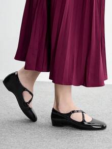 CUCCOO BIZCHIC 春夏新款方頭亮面黑色雕花女鞋，內增高設計，交叉帶款式，適合宴會、上班、逛街 - 黑色 - 查看 3