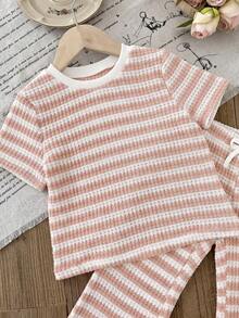 SHEIN Little Byeori 两件套女童条纹针织圆领T恤和短裤套装 - 彩色 - 查看 3