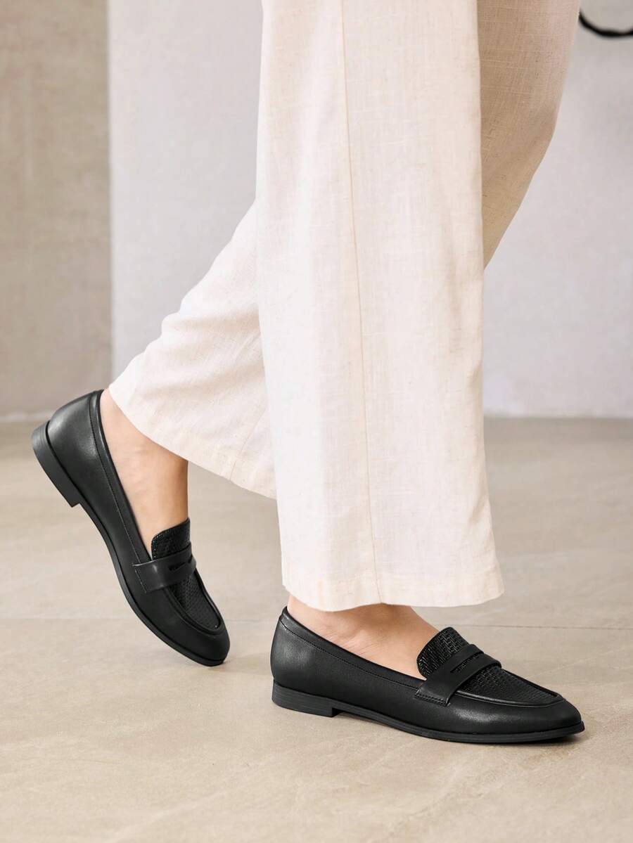 MOTF PREMIUM LADIES COMFORTABLE CASUAL VERSATILE FLATS - Textured black - View 2