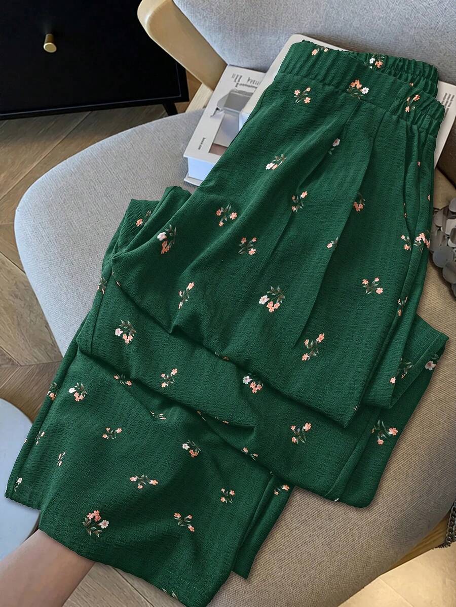 SHEIN Essnce 大尺碼女款春夏時尚休閒寬鬆舒適涼爽日常百搭黑色碎花紋理布料鬆緊腰寬腿褲,女款下裝,寬鬆褲,可愛夏季穿搭,歐洲夏季,度假服飾,女款機場穿搭 - 墨綠色 - 查看 1