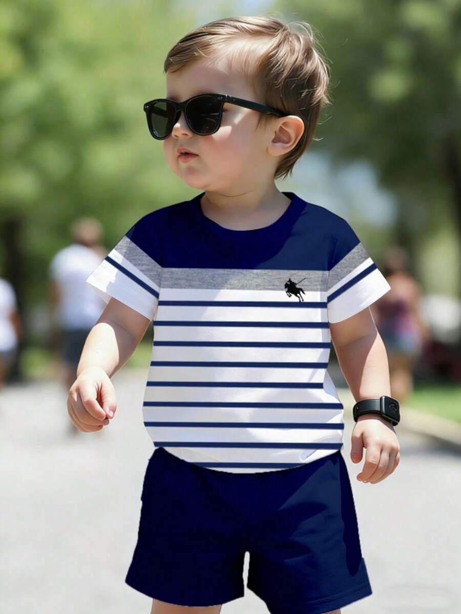 SHEIN Playful Pals 一套男婴休闲简约小马条纹撞色印花圆领短袖T恤和配套短裤套装,春夏皆宜,夏季服装 - 彩色 - 查看 1