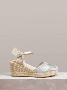 Styleloop Women's Thick-Soled Hemp Rope Fashion Vacation Round Toe Buckle Sandals, Vacation Atmosphere, Summer Wear, A Must For Travel - Silver - View 1