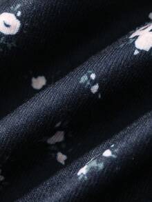 DAZY 甜美碎花貼身無袖背心上衣 & 短版睡褲 2件組 夏季女款睡衣套裝 - 藏蓝色 - 查看 7