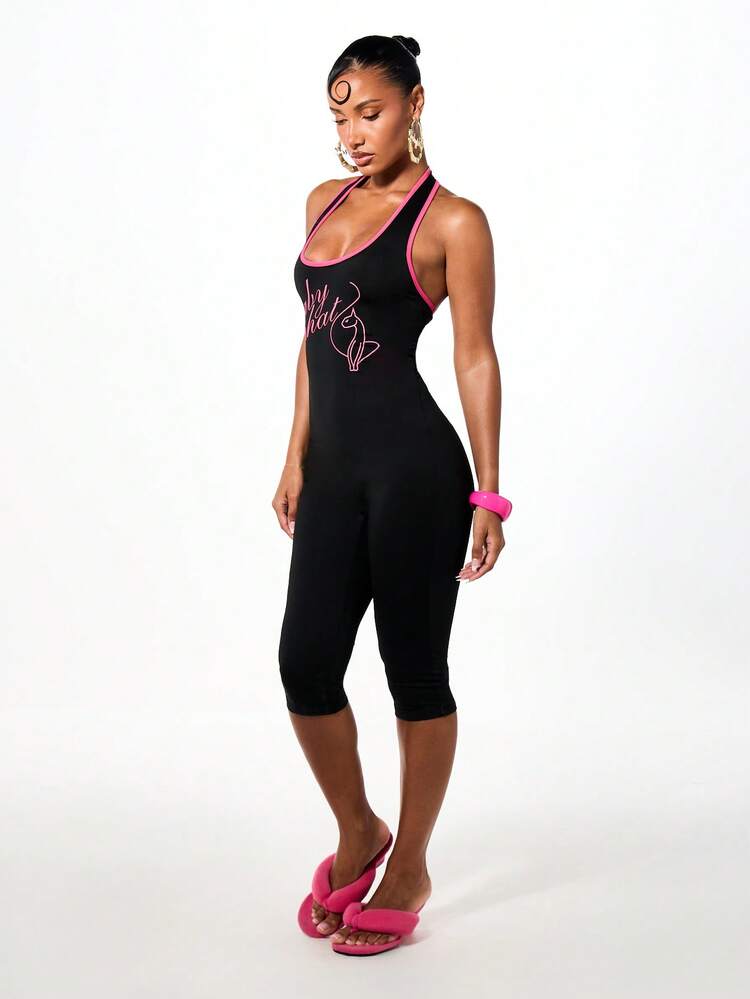 BABYPHAT 로고 스크립트 프린트 홀터넥 백리스 카프리 점프수트 바디콘 핏 Y2K 스타일