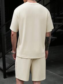 Manfinity CasualCool 男士純色圓領短袖T恤與短褲休閒日常套裝，7月4日美國日、度假穿搭、禮物、節日 - 卡其色 - 查看 2