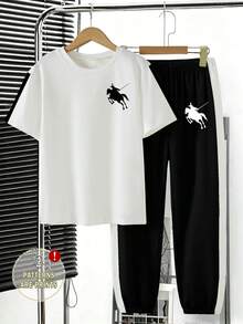 SHEIN 1套青少年男孩休閒舒適時尚極簡個性馬術圖案黑色條紋印花休閒風春夏短袖T恤與長褲2件套 夏季適合戶外運動休閒度假穿著 - 彩色 - 查看 3