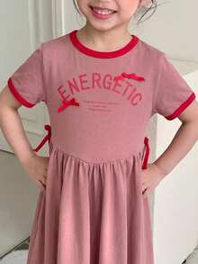 Dazy Kids 女童圓領對比滾邊字母印花蝴蝶結裝飾百褶休閒日常連身裙 夏季 - 西瓜粉 - 查看 6
